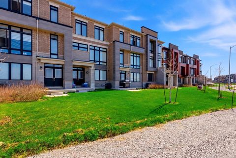 Photo 29 at 43 Holyrood Crescent, Kleinburg, Vaughan