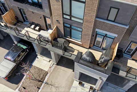 Photo 32 at 43 Holyrood Crescent, Kleinburg, Vaughan