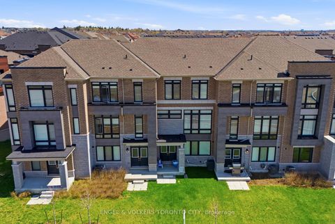 Photo 33 at 43 Holyrood Crescent, Kleinburg, Vaughan
