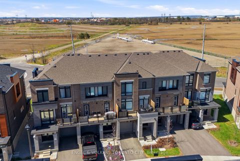 Photo 35 at 43 Holyrood Crescent, Kleinburg, Vaughan