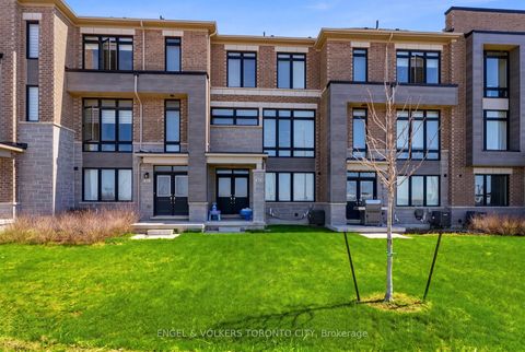Photo 38 at 43 Holyrood Crescent, Kleinburg, Vaughan
