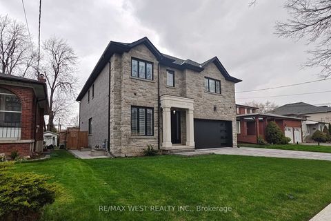 Photo 1 at 222 Connaught Avenue, Newtonbrook West, Toronto