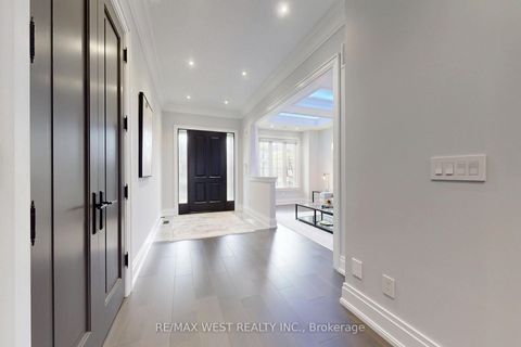 Photo 3 at 222 Connaught Avenue, Newtonbrook West, Toronto