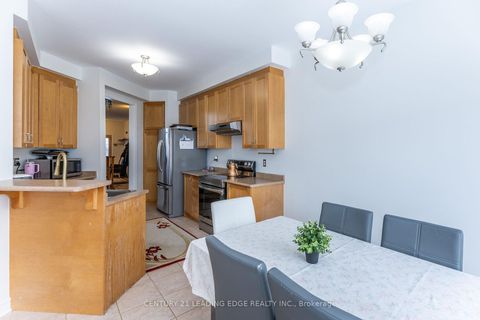 Photo 10 at 20 Bucksaw Drive, Vellore Village, Vaughan