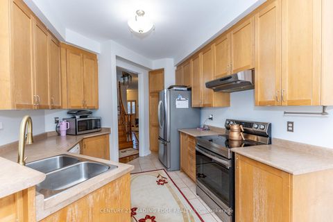 Photo 11 at 20 Bucksaw Drive, Vellore Village, Vaughan