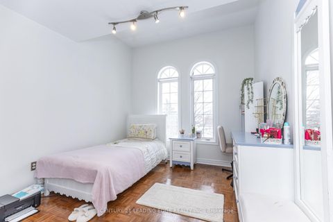 Photo 41 at 20 Bucksaw Drive, Vellore Village, Vaughan