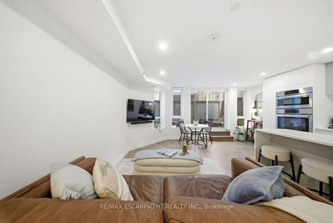 Photo 3 at TH1 - 127 Queen Street E, Yonge Corridor, Toronto