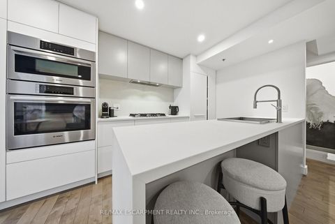 Photo 11 at TH1 - 127 Queen Street E, Yonge Corridor, Toronto