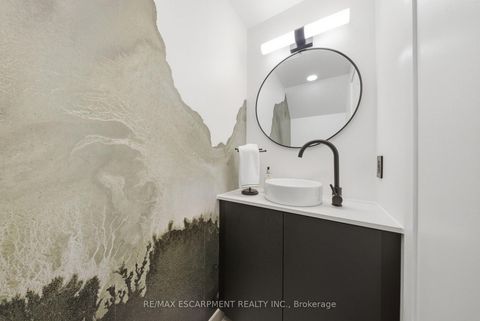 Photo 14 at TH1 - 127 Queen Street E, Yonge Corridor, Toronto