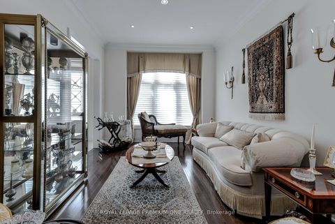Photo 7 at 107 Headwind Boulevard, Vellore Village, Vaughan