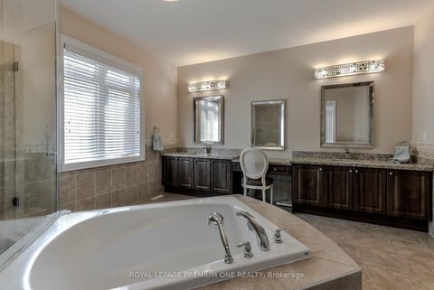 Photo 31 at 107 Headwind Boulevard, Vellore Village, Vaughan