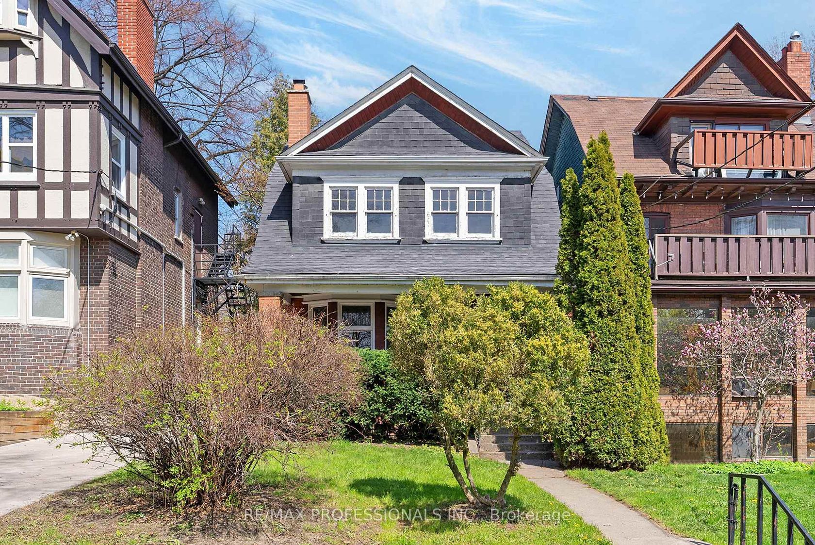 25 Wilson Park Road, South Parkdale, Toronto by Loree Meneguzzi Real Estate 25 Wilson Park Road, South Parkdale, Toronto