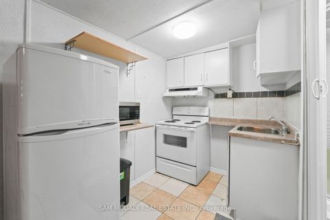 Photo 33 at 19 Shalom Crescent, Clairville, Toronto
