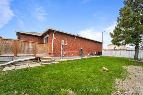 Photo 38 at 19 Shalom Crescent, Clairville, Toronto