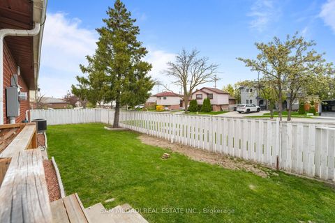 Photo 41 at 19 Shalom Crescent, Clairville, Toronto