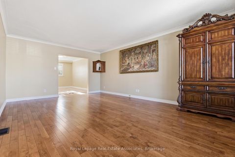 Photo 5 at 117 Harding Avenue, Amesbury, Toronto