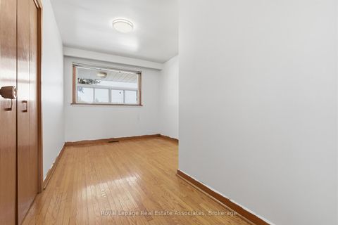 Photo 18 at 117 Harding Avenue, Amesbury, Toronto