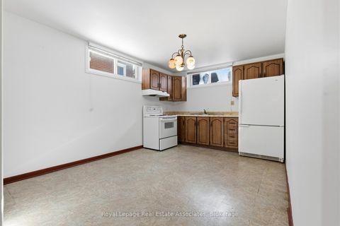 Photo 30 at 117 Harding Avenue, Amesbury, Toronto
