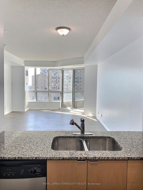 Photo 4 at 2322 - 230 Queens Quay W, Waterfront Communities C1, Toronto