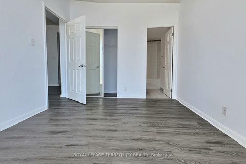Photo 11 at 2322 - 230 Queens Quay W, Waterfront Communities C1, Toronto