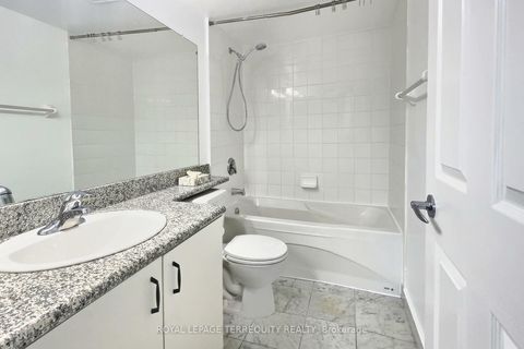 Photo 12 at 2322 - 230 Queens Quay W, Waterfront Communities C1, Toronto