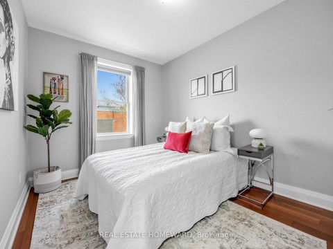 Photo 34 at 199 Lee Avenue, The Beaches, Toronto