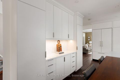 Photo 12 at 4 Reigate Road, Humber Valley, Toronto
