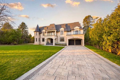 Photo 1 at 8 Bayview Park Lane, Oak Ridges Lake Wilcox, Richmond Hill
