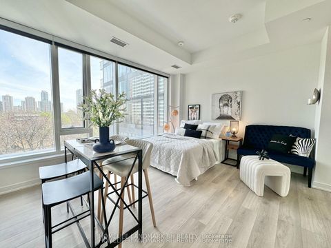 Photo 4 at 610 - 3 Gloucester Street, Yonge Corridor, Toronto