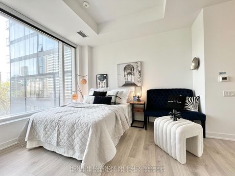 Photo 7 at 610 - 3 Gloucester Street, Yonge Corridor, Toronto
