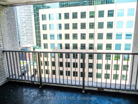 Photo 17 at 2233 - 33 Harbour Square, Waterfront Communities C1, Toronto