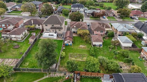 Photo 2 at 26 Grovedale Avenue, Maple Leaf, Toronto