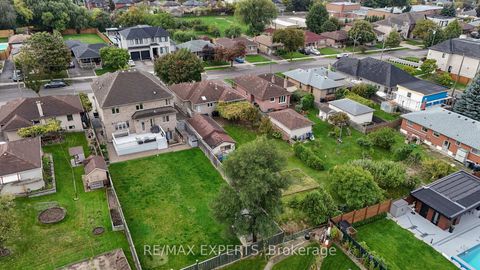 Photo 3 at 26 Grovedale Avenue, Maple Leaf, Toronto