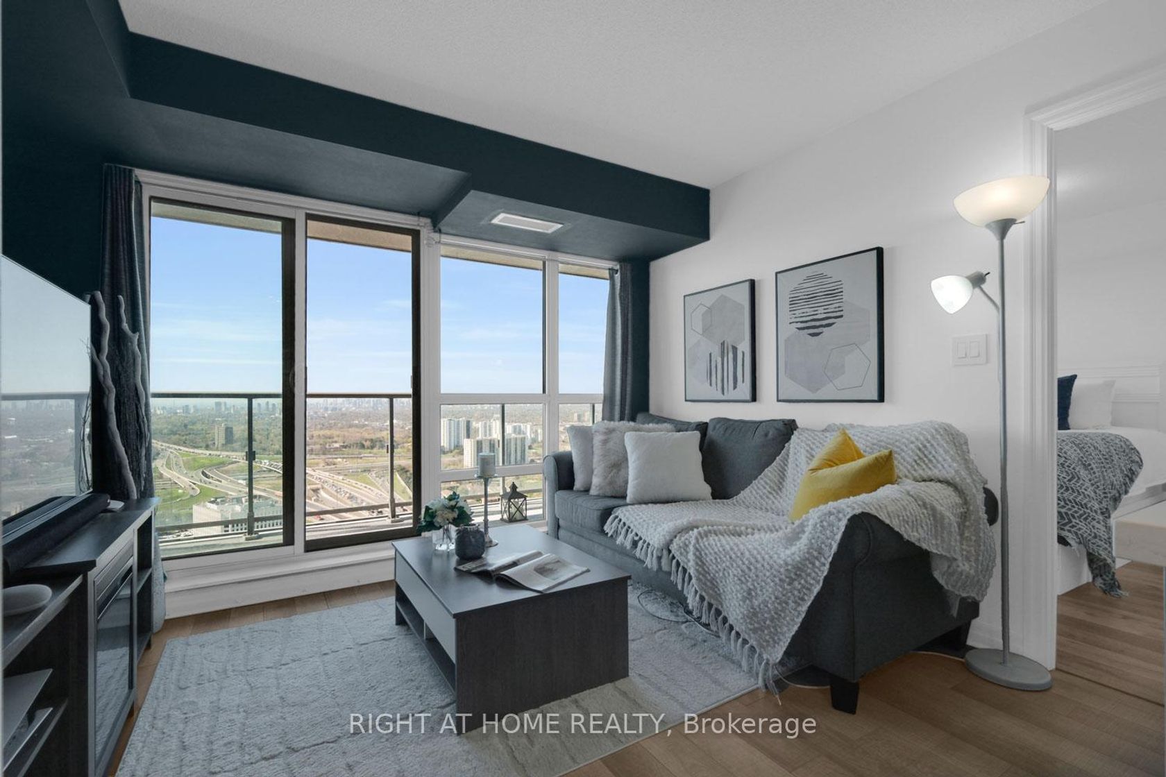 3801 - 2015 Sheppard Avenue, Henry Farm, Toronto photo number 2
