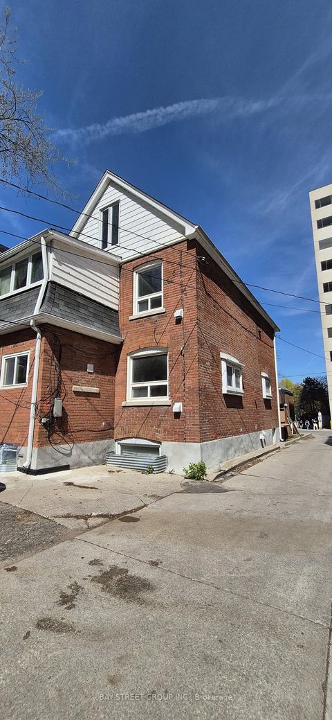 Photo 1 at 6 Ferndale Avenue, Moore Park, Toronto