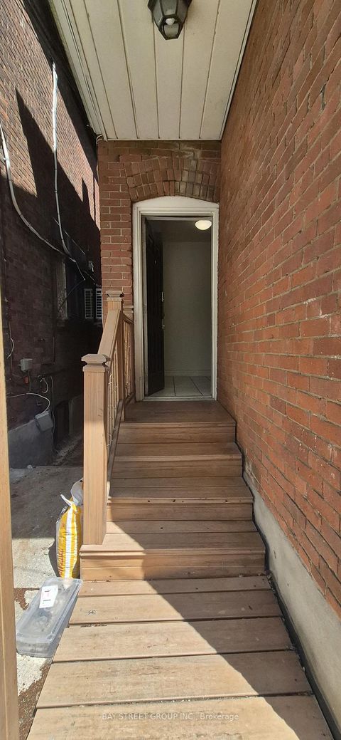 Photo 8 at 6 Ferndale Avenue, Moore Park, Toronto