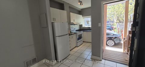 Photo 9 at 6 Ferndale Avenue, Moore Park, Toronto