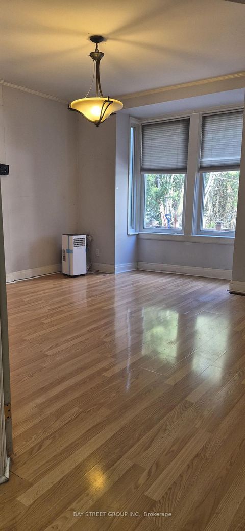 Photo 11 at 6 Ferndale Avenue, Moore Park, Toronto