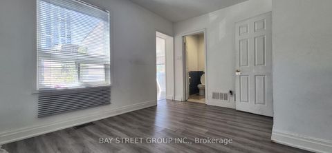 Photo 12 at 6 Ferndale Avenue, Moore Park, Toronto