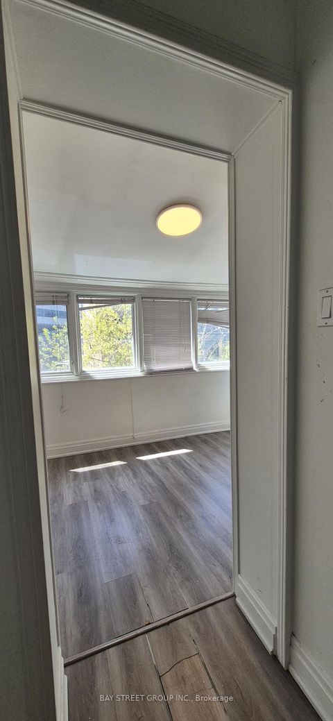 Photo 13 at 6 Ferndale Avenue, Moore Park, Toronto