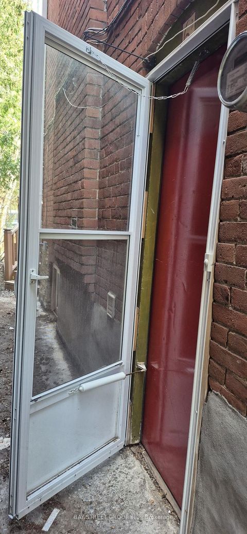 Photo 16 at 6 Ferndale Avenue, Moore Park, Toronto