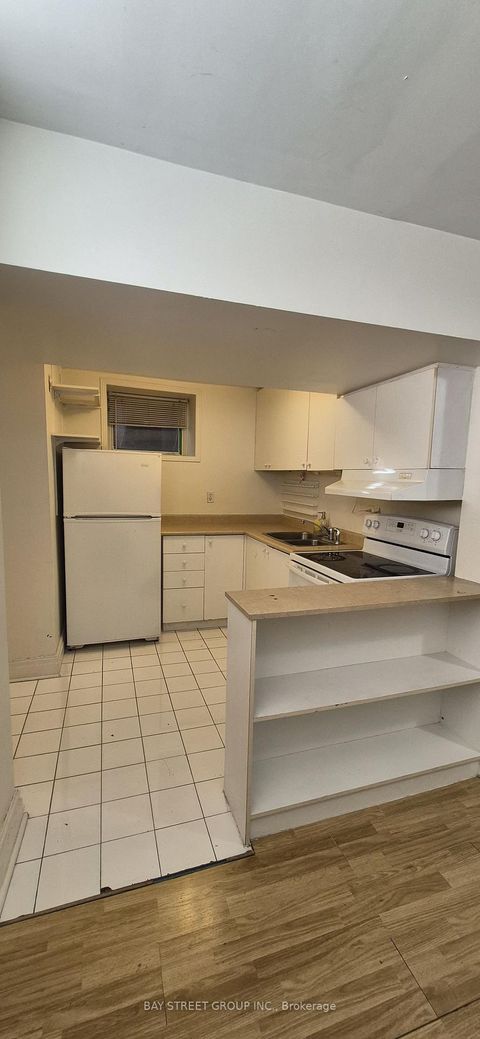 Photo 17 at 6 Ferndale Avenue, Moore Park, Toronto