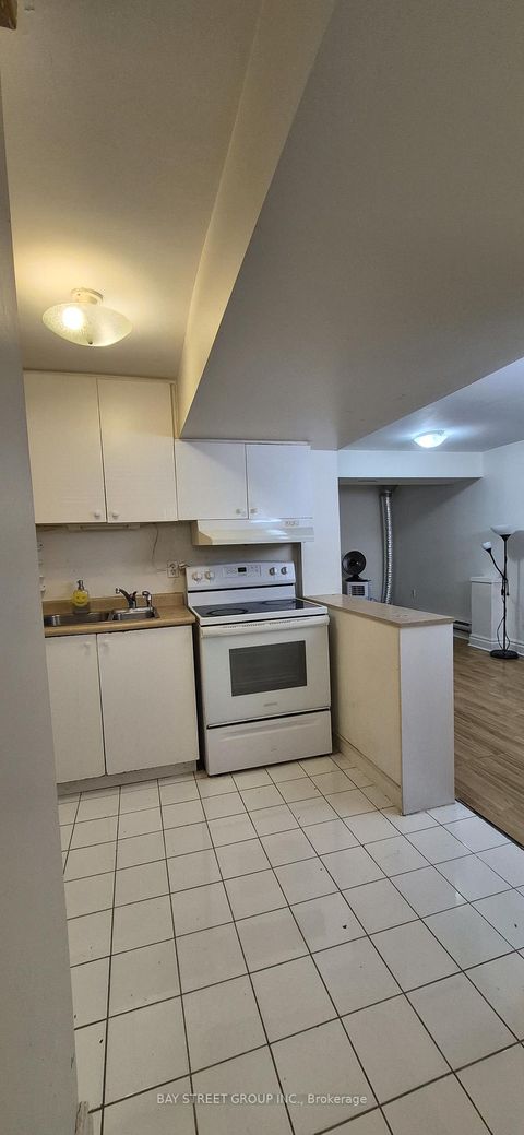 Photo 18 at 6 Ferndale Avenue, Moore Park, Toronto