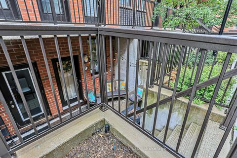 Photo 3 at 7 - 68 Winston Park Boulevard, CFB, Toronto