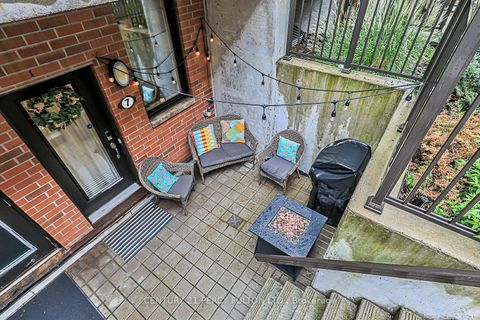 Photo 5 at 7 - 68 Winston Park Boulevard, CFB, Toronto