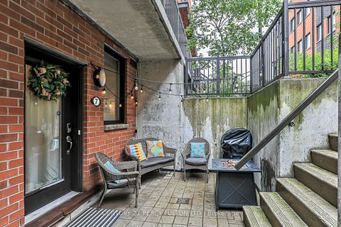 Photo 6 at 7 - 68 Winston Park Boulevard, CFB, Toronto
