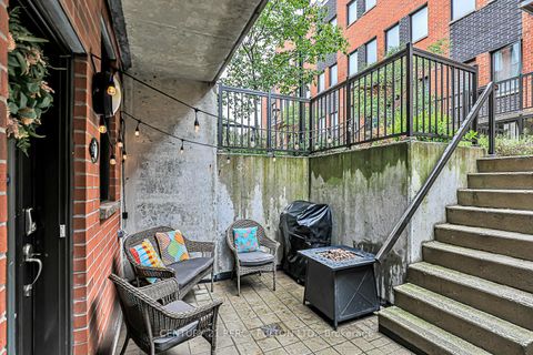 Photo 7 at 7 - 68 Winston Park Boulevard, CFB, Toronto