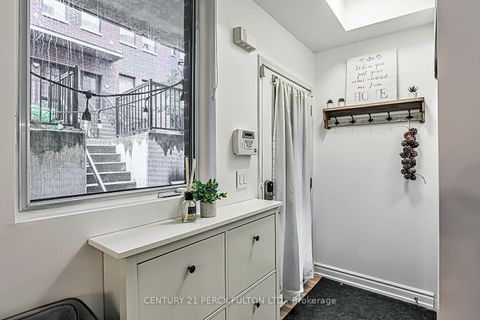 Photo 9 at 7 - 68 Winston Park Boulevard, CFB, Toronto
