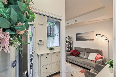 Photo 10 at 7 - 68 Winston Park Boulevard, CFB, Toronto
