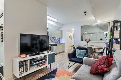 Photo 12 at 7 - 68 Winston Park Boulevard, CFB, Toronto